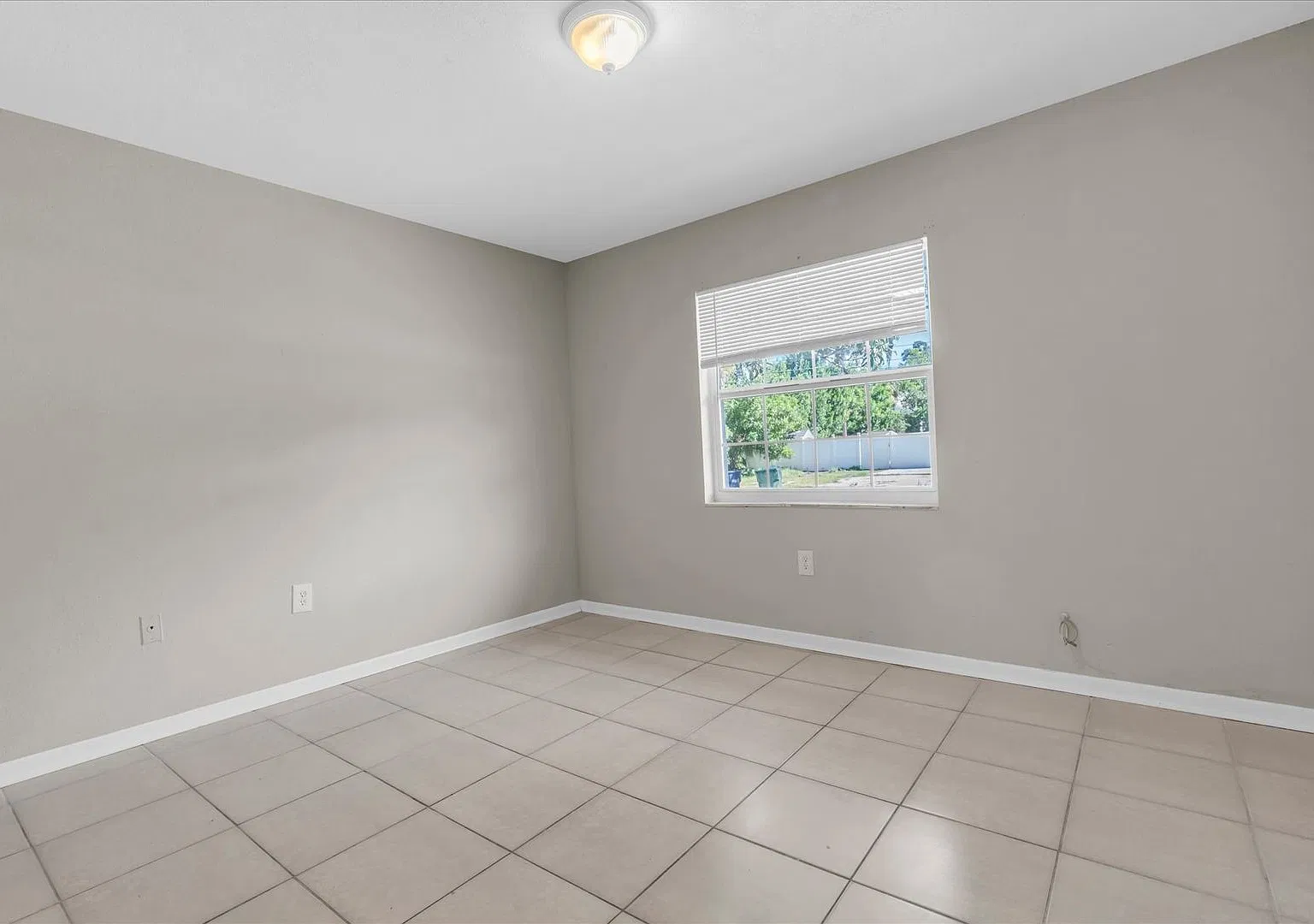 5118 E 97th Ave — Photo 2