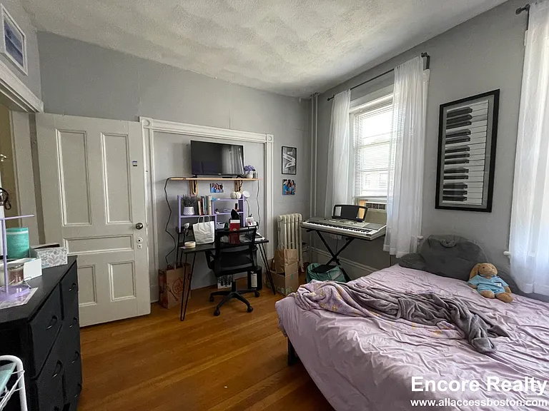 11 Park St #6 — Photo 3
