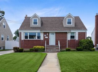 2152 Pine St, Wantagh, NY 11793