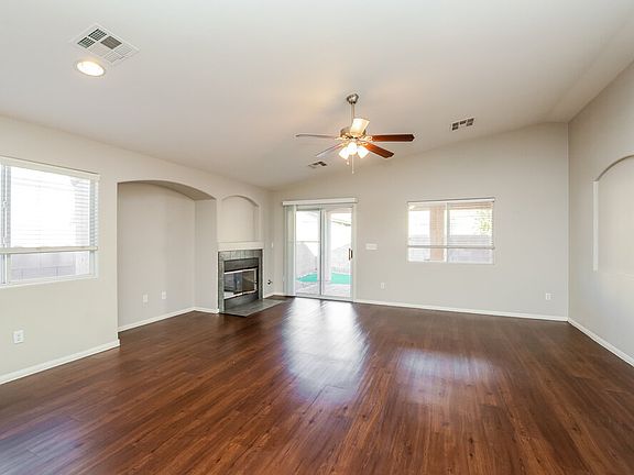 4th image of 324 Orchid Oasis Ave