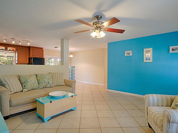 4th image of 1412 Canterbury Dr