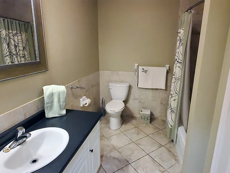 240 Lakeshore Rd #1 — Photo 16