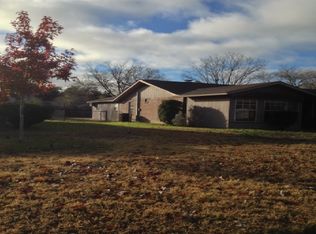117 N Bluebonnet Dr, Uvalde, TX 78801