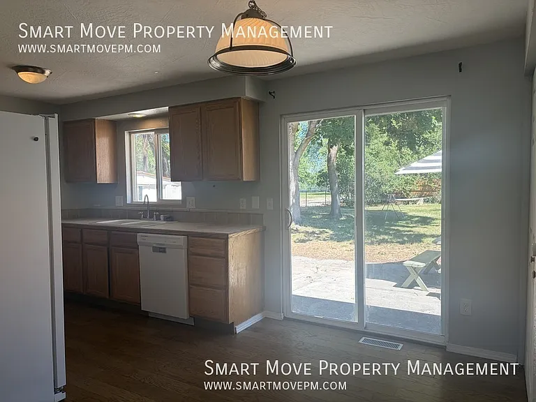 5216 W Wylie Ln — Photo 4
