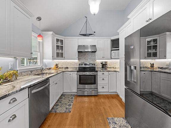 3rd image of 3 Crestview Drive