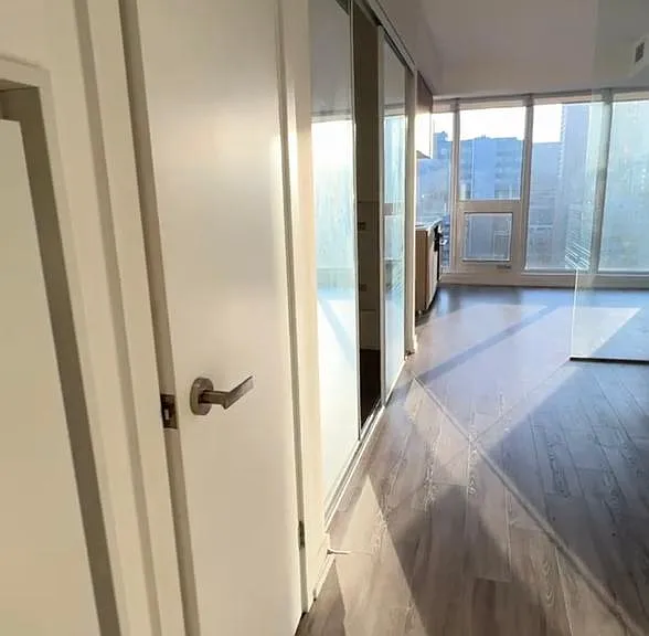 75 Shuter St #2015 — Photo 14
