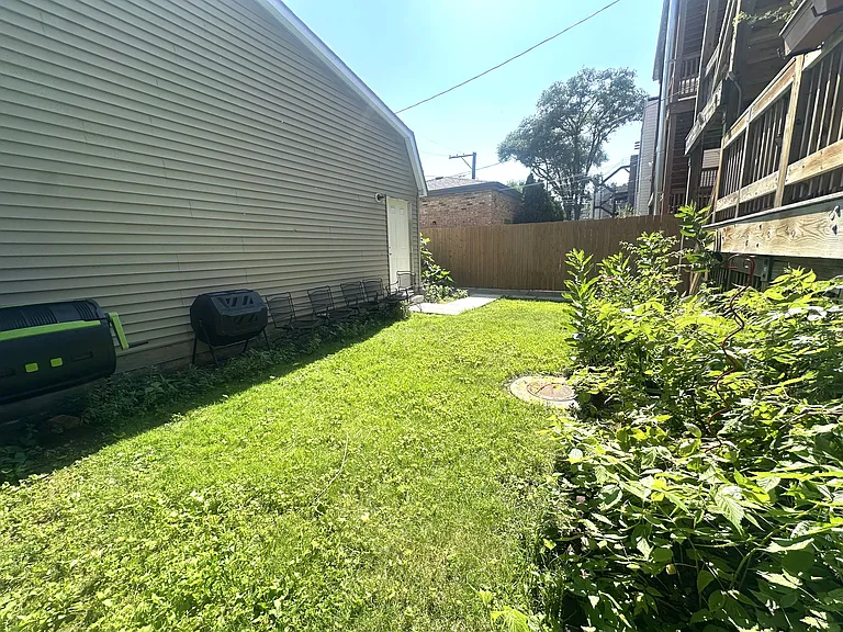 1433 W Foster Ave — Photo 23