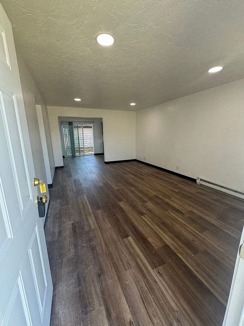 2 Bed 1 Bath House — Photo 4