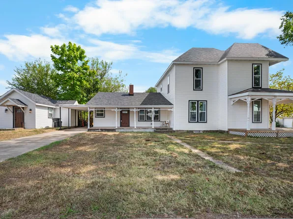 327 E Chestnut Street, Bolivar, MO 65613
