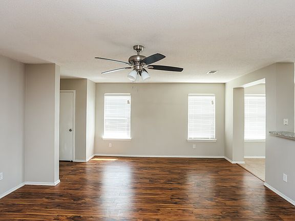 4th image of 604 Snapdragon Ln