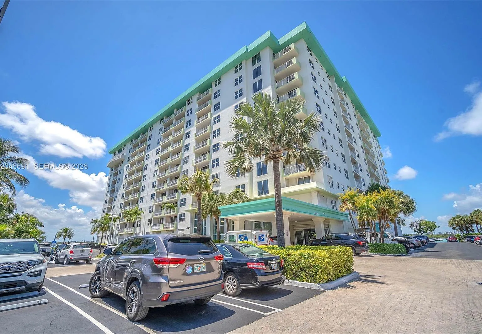 Island Pointe Condo — Photo 2