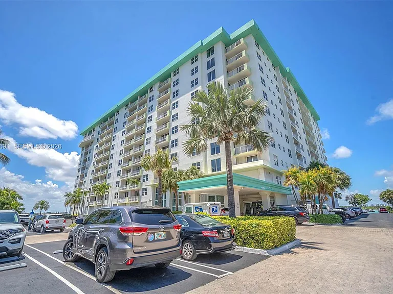 10350 W Bay Harbor Dr #8F — Photo 2
