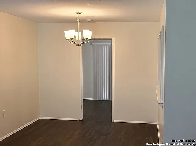 3 bed, 2.0 bath, 1977 sqft, $1,800 — Photo 3