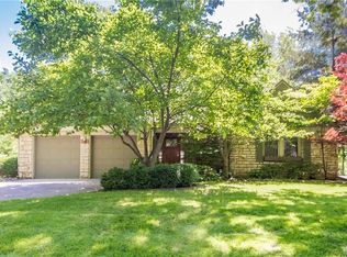 8129 Lee Blvd, Leawood, KS 66206
