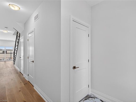 4th image of 675 Victoria Rd N #12