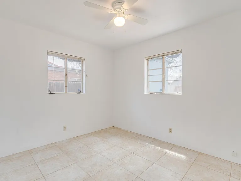 1120 E Waverly St — Photo 24