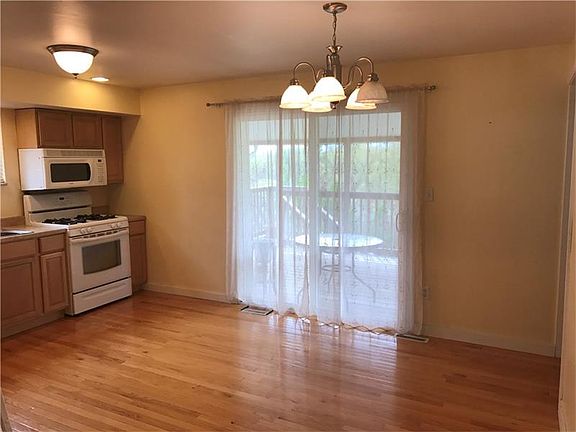 4th image of 420 College Park Dr