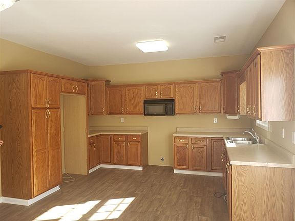 4th image of 95 Londonderry Dr