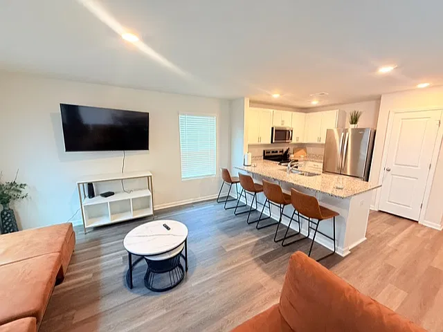 3 bed, 2.5 bath, 1418 sqft, $2,150 — Photo 3