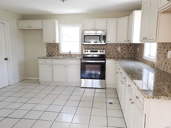 4th image of 82 Lake Dr