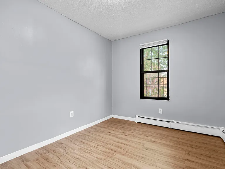 26-28 Lawrence St #26-5 — Photo 10