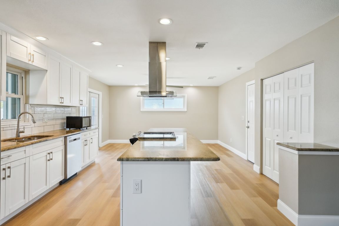 Bay Pointe Dr-0805-017.jpg