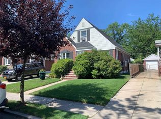 67-22 166th St, Fresh Meadows, NY 11365