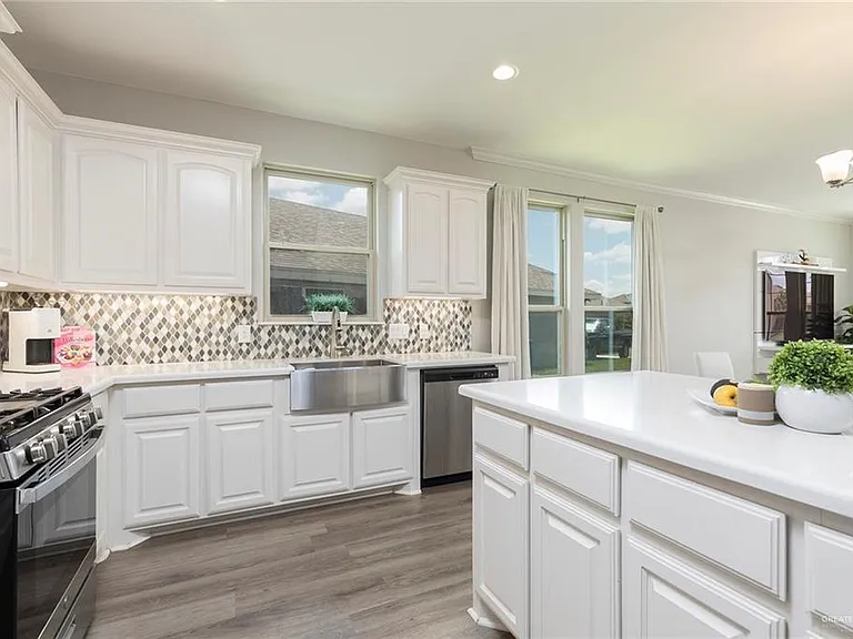 2108 N Sonador Dr — Photo 8