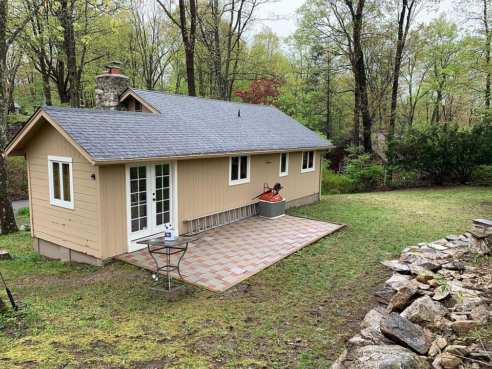 2nd image of 102 Poplar Ln