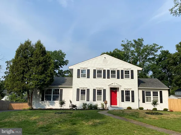 3103 Woodhaven Dr, Cinnaminson, NJ 08077