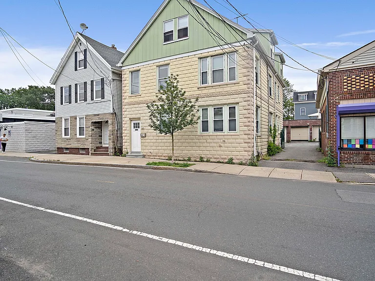 189 Cedar St #2 — Photo 17