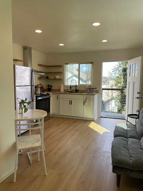 1 bed, $2,400 — Photo 2