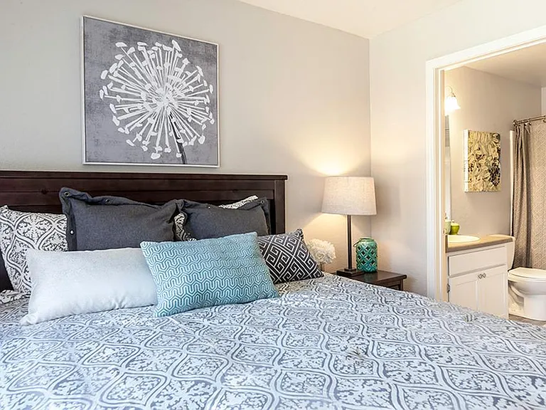 VERONA APARTMENT HOMES — Photo 12