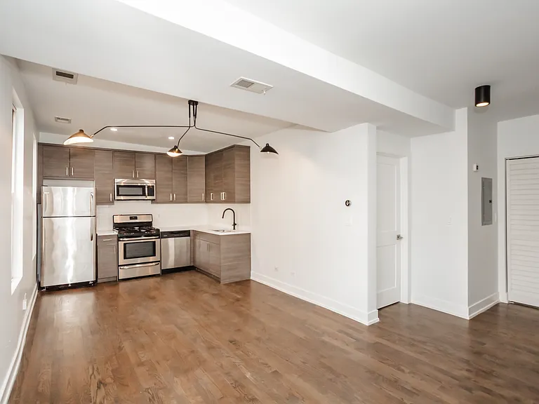 1418 W Blackhawk St #2RF — Photo 8