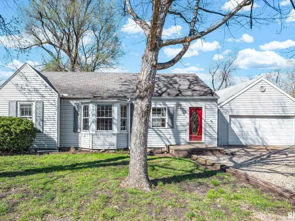 1525 E Hendryx Ln, Peoria, IL 61615