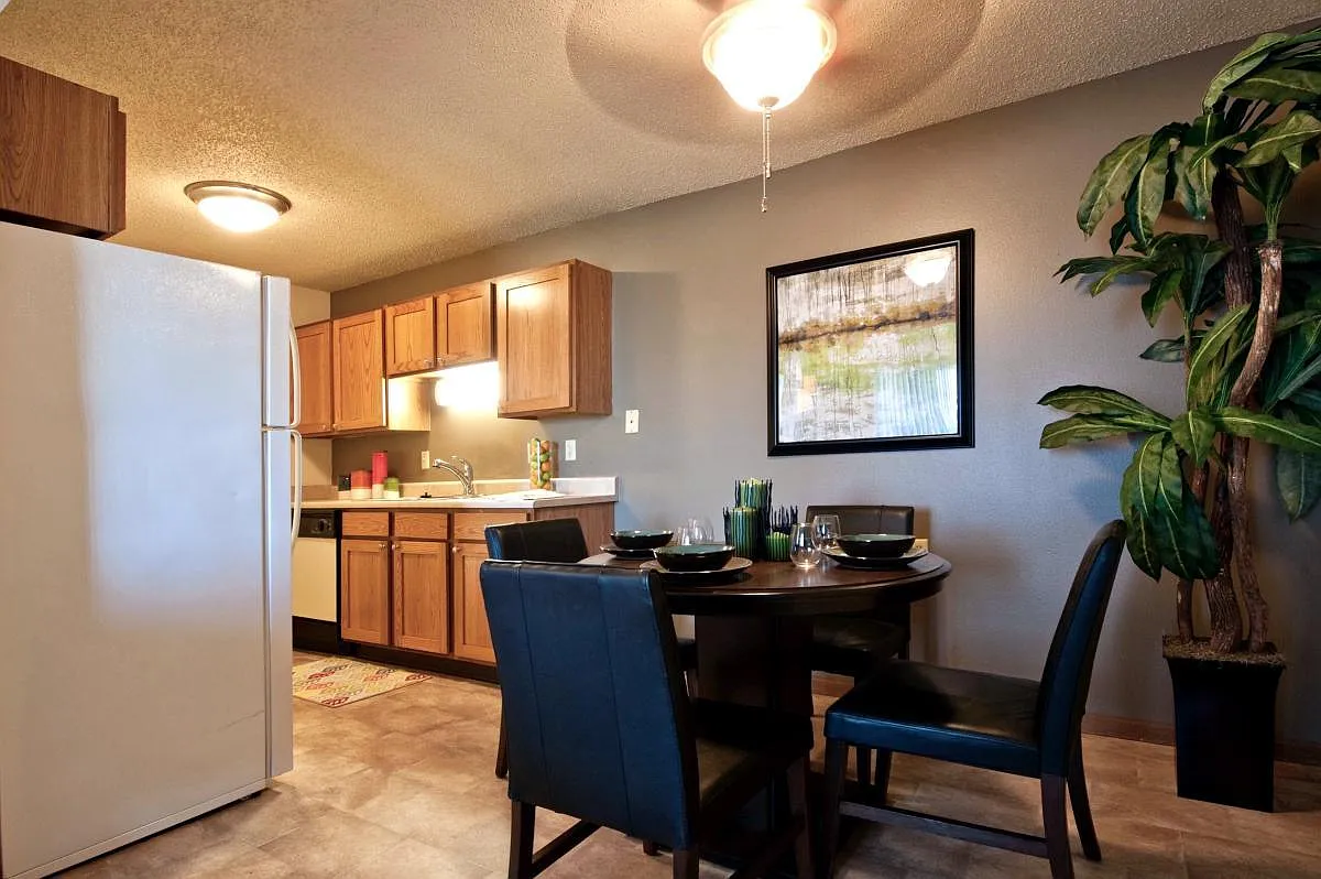Huntington Ridge Apartments — Photo 1