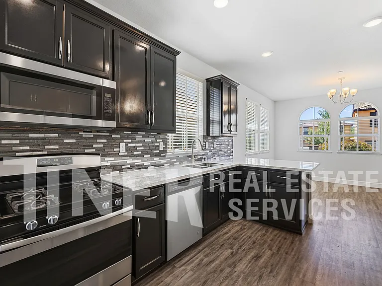 203 Rochdale St — Photo 2