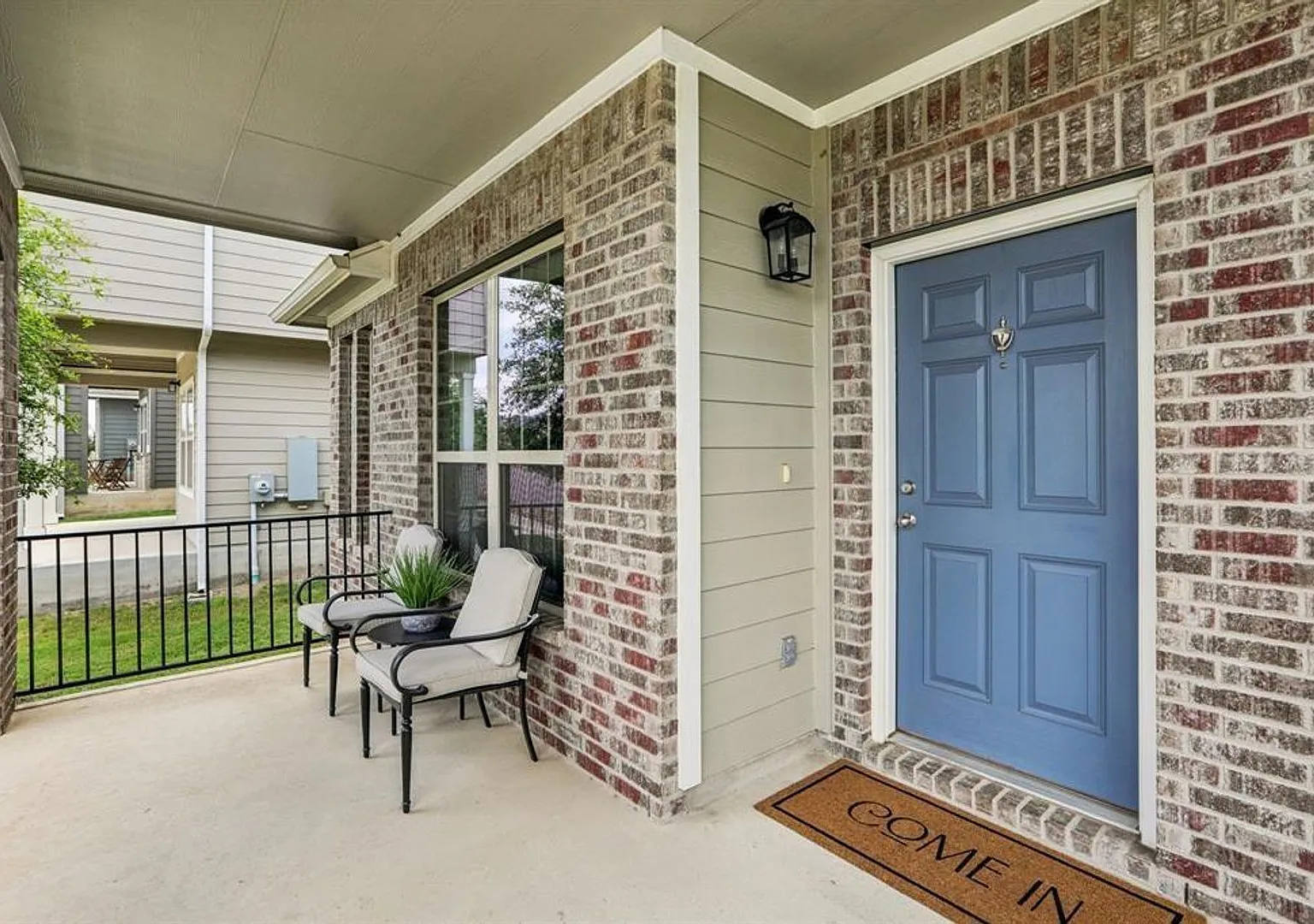 Incredible 3 Bed 2 Bath Home — Photo 2