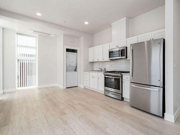 3rd image of 3680 Broad St #203
