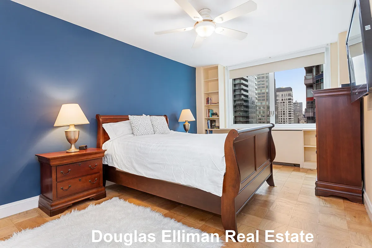 245 East 54th St Unit 22M  