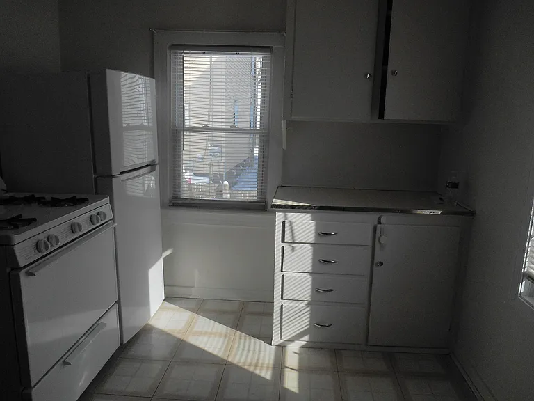 1821 E Thomas Ave — Photo 3