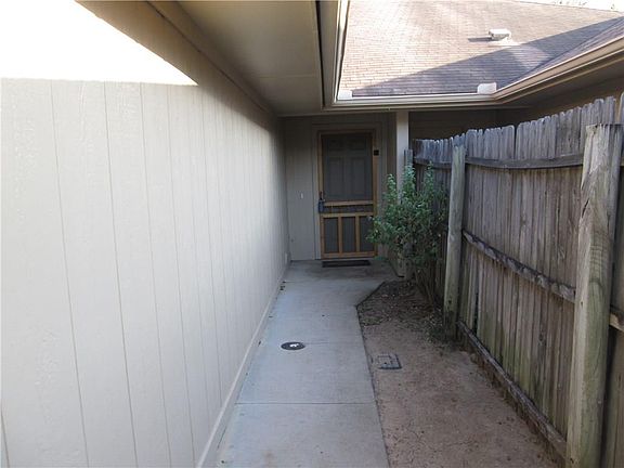 2nd image of 1006 Vera Ct