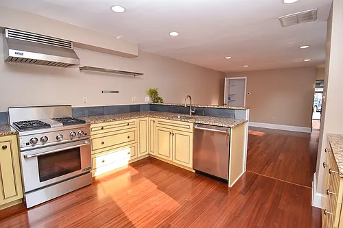 1734 Bank St Photo 1