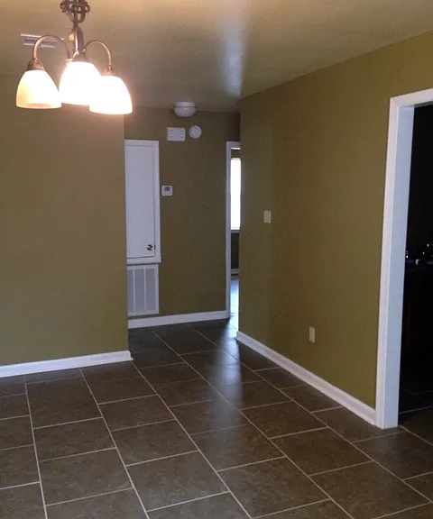 288 Meadows Dr — Photo 2