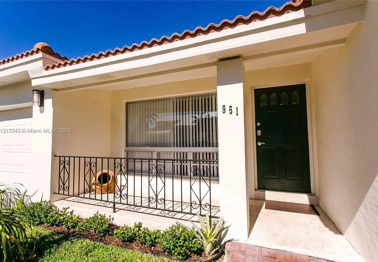 Hollywood Lakes Section — Photo 4