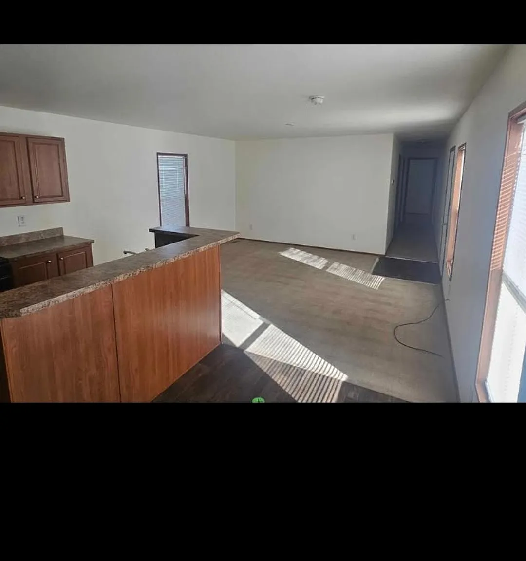 3 bed, 1300 sqft, $1,600 — Photo 2