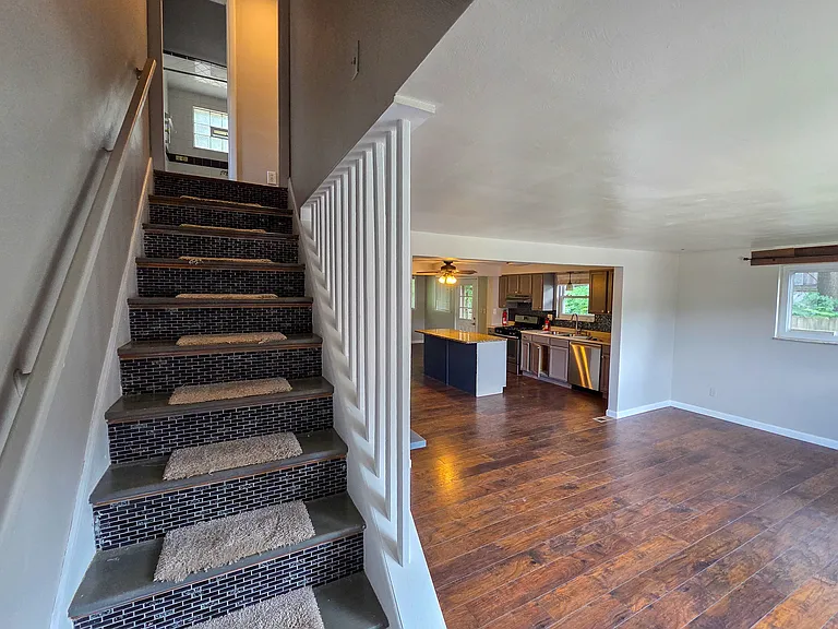 151 Mahoning Dr — Photo 25