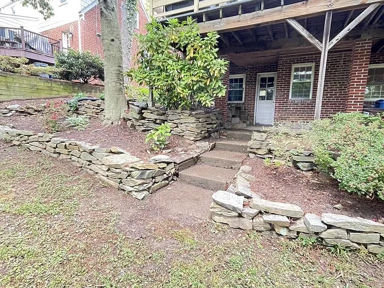 812 Woodside Pkwy — Photo 4