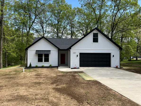 61807 Bayshore Dr, Sturgis, MI 49091
