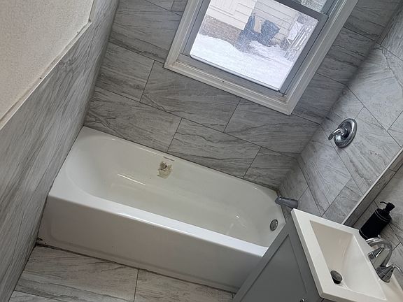 5th image of 2923 S Salina St #2925